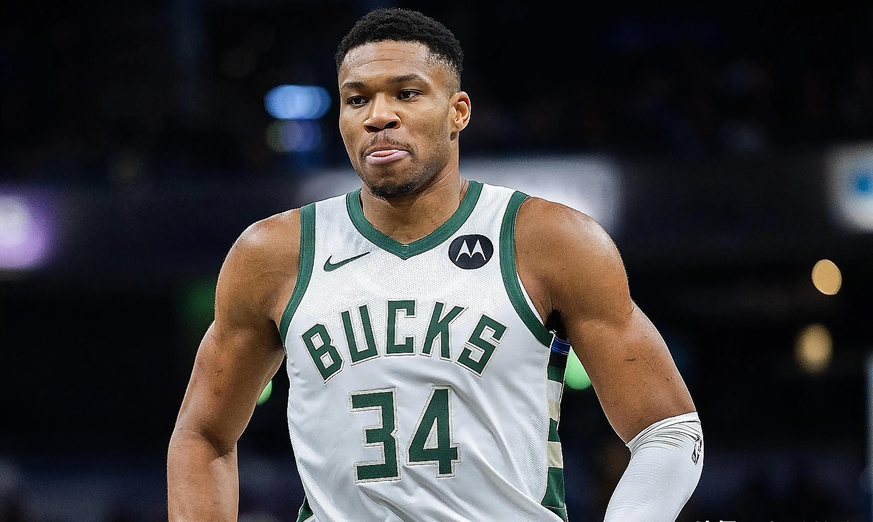 包含今晚体能课后，密尔沃基雄鹿止住颓势备战足总杯，气氛紧张，细节决定成败的词条-开云首页APP